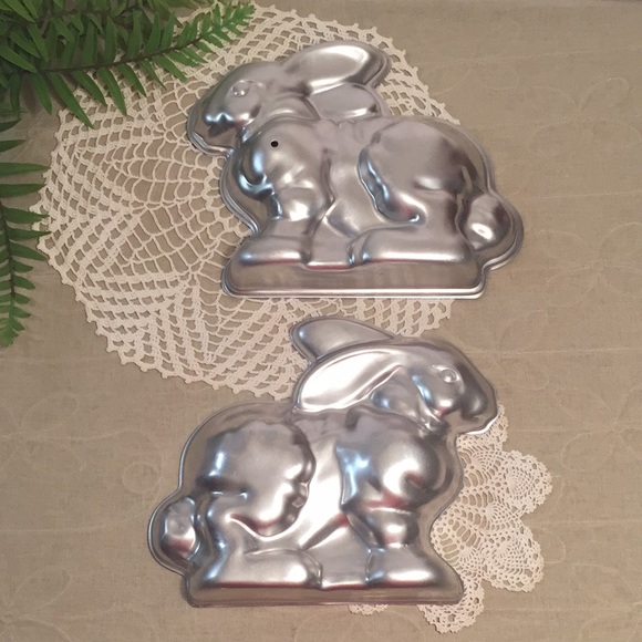 Vintage 3D Bunny Rabbit Cake Pan Mold - Picture 2 of 15